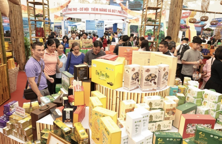 Người tiêu dùng sẽ có cơ hội mua sắm, trải nghiệm sản phẩm tại Hội chợ Mùa Xuân 2026 diễn ra trước tết Nguyên đán. Ảnh: Báo Công Thương.