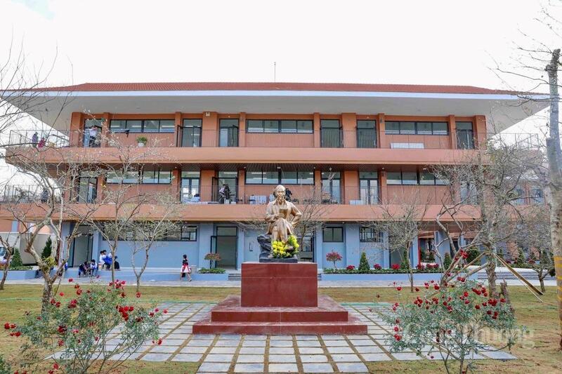 Trường Liên cấp Tiểu học - Trung học cơ sở Si Pa Phìn được xây dựng là chủ trương nhân văn của Đảng, Nhà nước