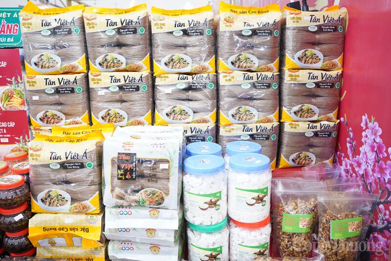 Các mặt hàng phục vụ Tết của HTX Tân Việt Á được đóng gói gọn gàng, phù hợp cho người dân mua sắm