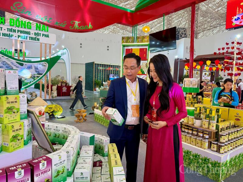 Tham gia Hội chợ Mùa Xuân 2026, Thanh Hóa đưa các sản phẩm đặc trưng, chỉ dẫn địa lý đến thị trường Thủ đô, kỳ vọng mở rộng kết nối và tiêu thụ dịp Tết. Ảnh: Ngọc Hoa
