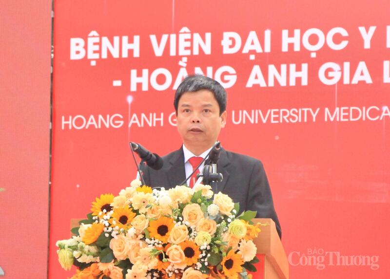 Phó Chủ tịch UBND tỉnh Gia Lai Nguyễn Hữu Quế phát biểu tại lễ khởi công. Ảnh: Hiền Mai