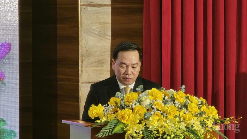 Đồng chí Hồ Xuân Trường, Ủy viên dự khuyết Ban Chấp hành Trung ương Đảng, Phó Bí thư Thường trực Tỉnh ủy Khánh Hòa phát biểu tại lễ trao giải. Ảnh: Đặng Tuấn