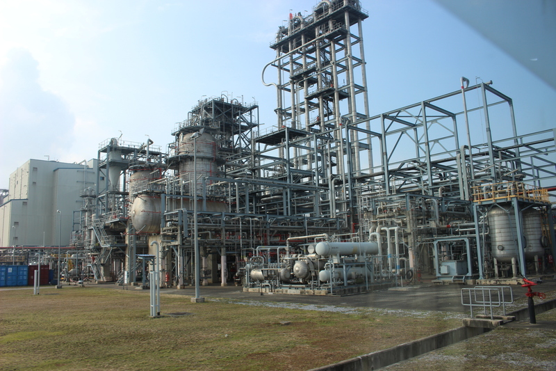 Ngày 5/3, Công ty TNHH Lọc hóa dầu Nghi Sơn (NSRP) cho biết, hoạt động sản xuất của Nhà máy Lọc hóa dầu Nghi Sơn vẫn duy trì ổn định, không bị gián đoạn và chưa ghi nhận tác động tức thời từ các biến động địa chính trị tại khu vực Trung Đông. Ảnh: Trường Giang