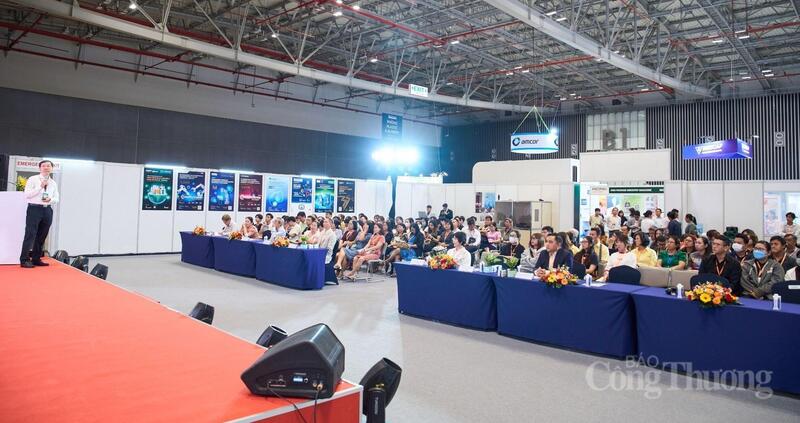 Đông đảo khách tham dự các phiên hội thảo trong khuôn khổ ProPak Vietnam 2025.