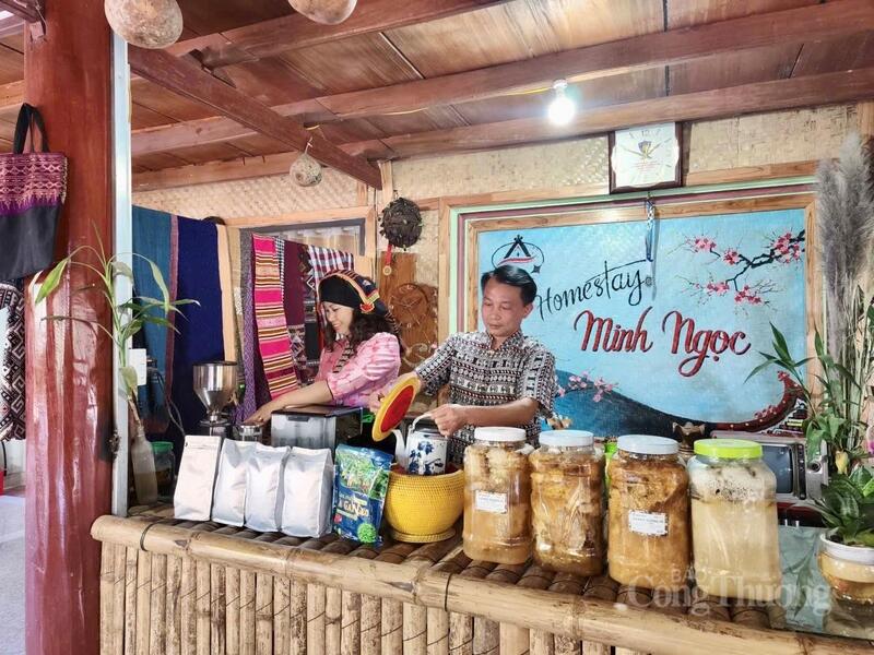 Homestay Minh Ngọc tại Bản Mớ, phường Điện Biên Phủ là một trong những địa điểm thu hút đông du khách, với thiết kế theo phong cách nhà sàn của người Thái.