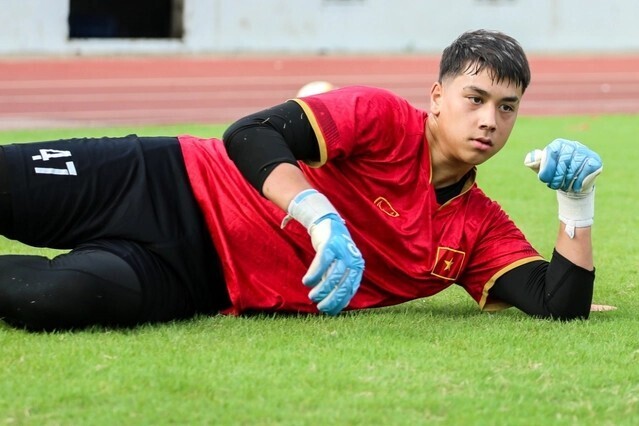 Thủ môn Việt kiều Aaron Tú Vinh Napierala được đào tạo tại Canada và Tây Ban Nha, đã được gọi lên tuyển U19 Việt Nam. Ảnh: VFF