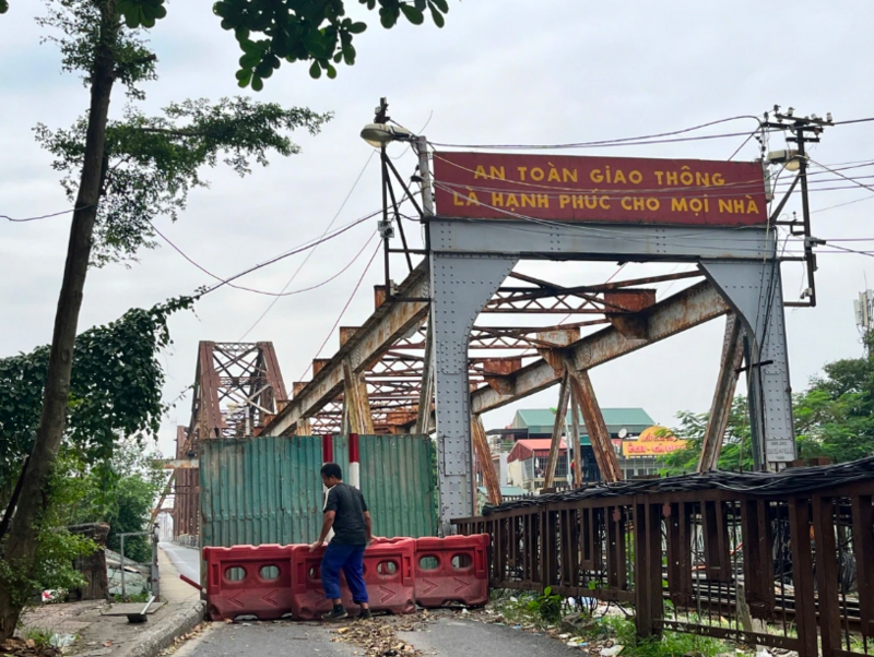 Hà Nội dừng lưu thông qua cầu Long Biên 60 ngày để sửa chữa khẩn cấp. Ảnh: Phi Long