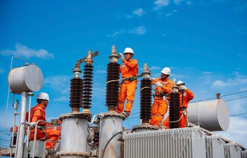 Mùa khô năm 2026 tại tỉnh Đắk Lắk đang bước vào cao điểm, nền nhiệt tăng cao trên diện rộng khiến nhu cầu sử dụng điện gia tăng mạnh. Ảnh: Nguyễn Hoàng.