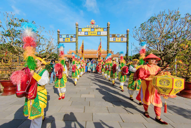 Trung tâm Bảo tồn di tích Cố đô Huế tái hiện các lễ nghi của cung đình xưa ở Đại nội Huế. Ảnh: Nguyễn Tuấn