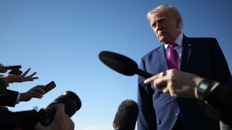 Tổng thống Mỹ Donald Trump trong một cuộc trả lời báo chí hôm 10/4/2026. Ảnh: CNBC