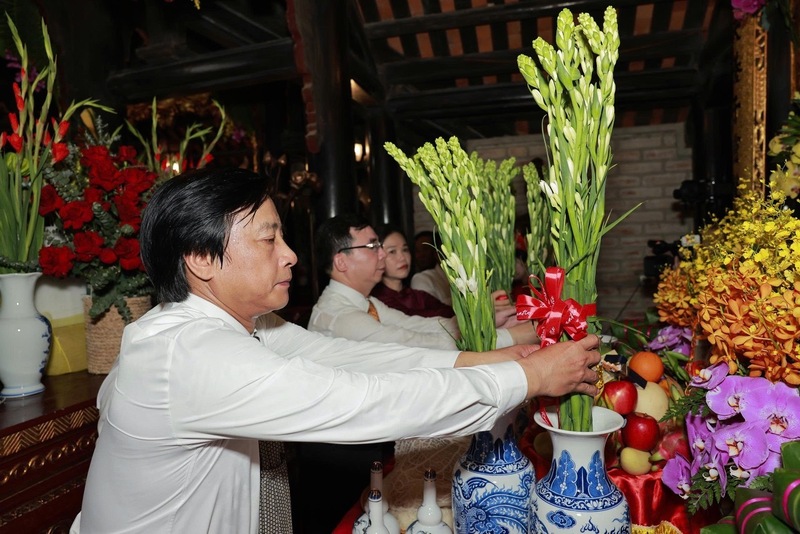 Lễ giỗ Đức Quốc Tổ Lạc Long Quân và dâng hương tưởng niệm Tổ Mẫu Âu Cơ được diễn ra trang trọng, thành kính. Ảnh: CTV