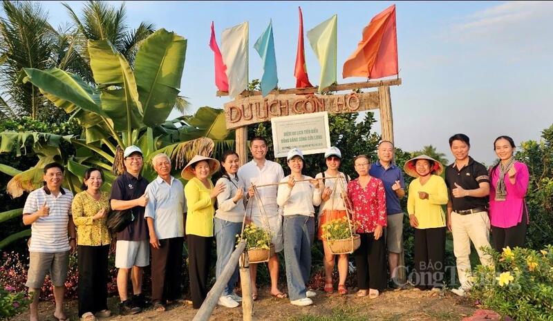 Trong khi đó, chị Bùi Ngọc Hà, du khách đến từ Đồng Nai, cho biết: “Vĩnh Long có nhiều trò chơi dân gian thú vị, mang đậm nét văn hóa miền Tây. Gia đình tôi chọn nơi đây làm điểm dừng chân trong dịp lễ vì vừa có thể nghỉ ngơi, vừa trải nghiệm nhiều hoạt động hấp dẫn.”