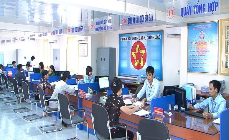Với người dân, việc giảm thủ tục và giảm tiếp xúc trực tiếp với cơ quan hành chính sẽ góp phần giảm rủi ro nhũng nhiễu, đồng thời nâng cao chất lượng dịch vụ công