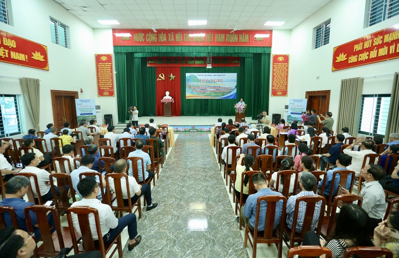 Toàn cảnh hội nghị triển khai kế hoạch và thông tin thể lệ các cuộc thi của UBND phường Hàm Rồng. Ảnh: Ngô Nhung