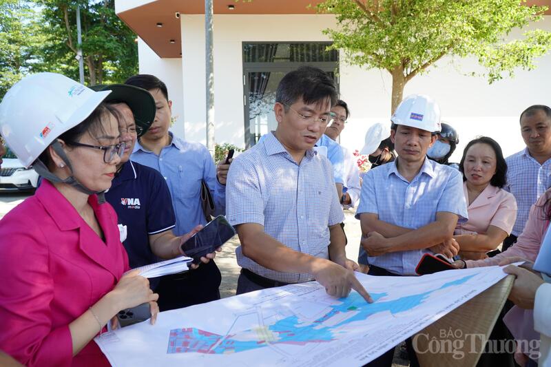 Ông Đỗ Tâm Hiển yêu cầu các đơn vị, ban ngành liên quan khẩn trương báo cáo các vướng mắc, tồn đọng gửi về UBND tỉnh Quảng Ngãi chậm nhất đến cuối tháng 6/2026 để kịp thời có biện pháp tháo gỡ. Ảnh: Nguyễn Dương