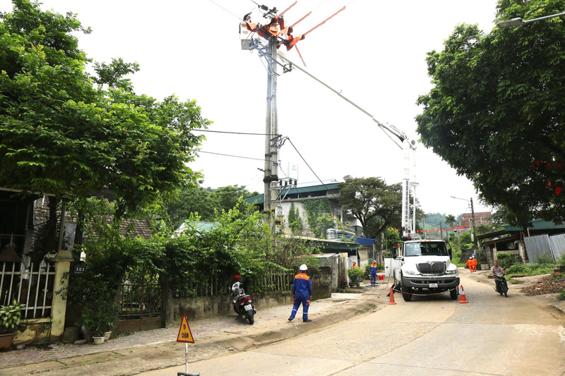 Công ty Điên lực Lào Cai đang triển khai 4 dự án lưới điện 110kV cùng khoảng 60 dự án lưới điện trung, hạ áp trên địa bàn tỉnh.
