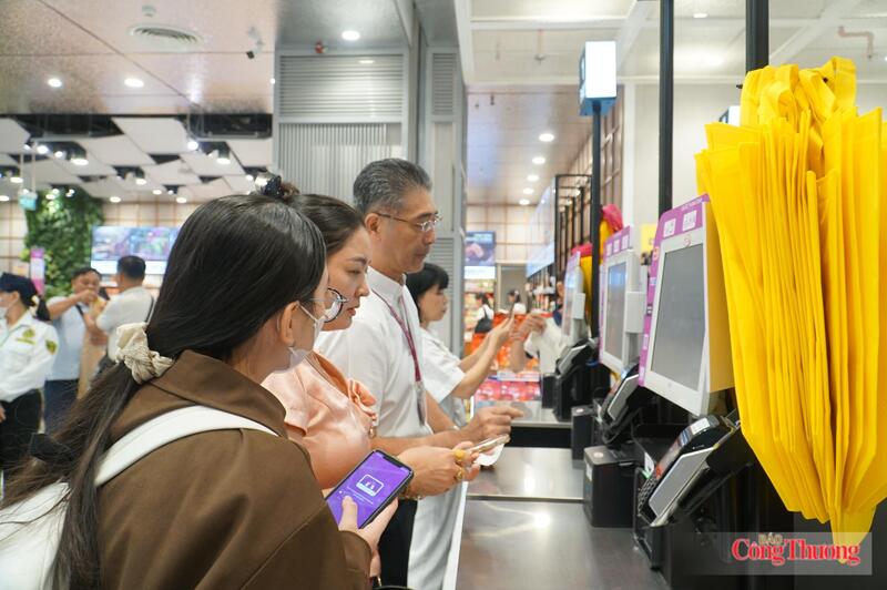 Trung tâm thương mại AEON MALL Đà Nẵng Thanh Khê cung cấp nhiều dịch vụ thúc đẩy thương mại số, gia tăng trải nghiệm cho người dân, du khách khi đến tham quan, mua sắm