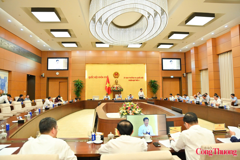Ủy ban Thường vụ Quốc hội đã cho ý kiến về dự án Luật Dầu khí (sửa đổi) trong sáng ngày 9/7.