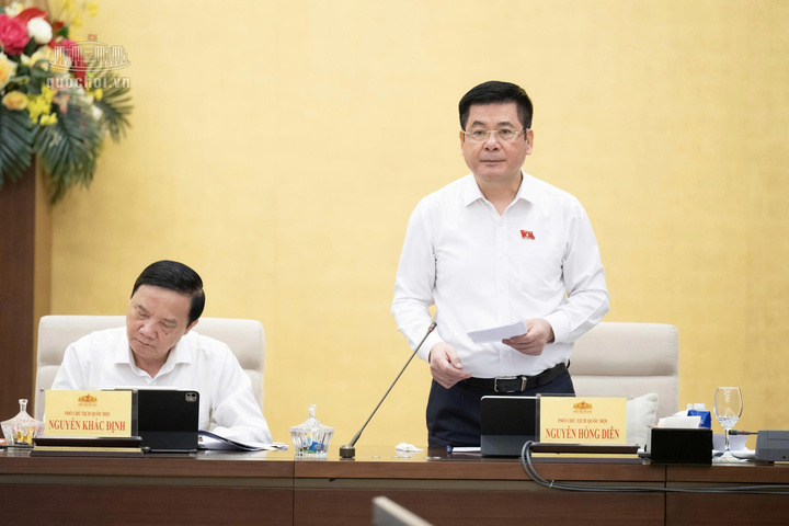 Phó Chủ tịch Quốc hội Nguyễn Hồng Diên điều hành nội dung cho ý kiến về sửa đổi các dự án Luật thuộc ngành Công Thương.