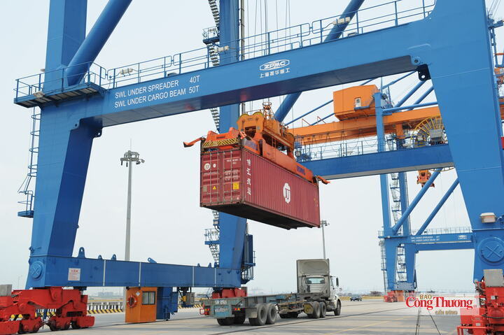 Trong hợp tác kinh tế, Pháp là đối tác thương mại lớn thứ tư EU của Việt Nam.
