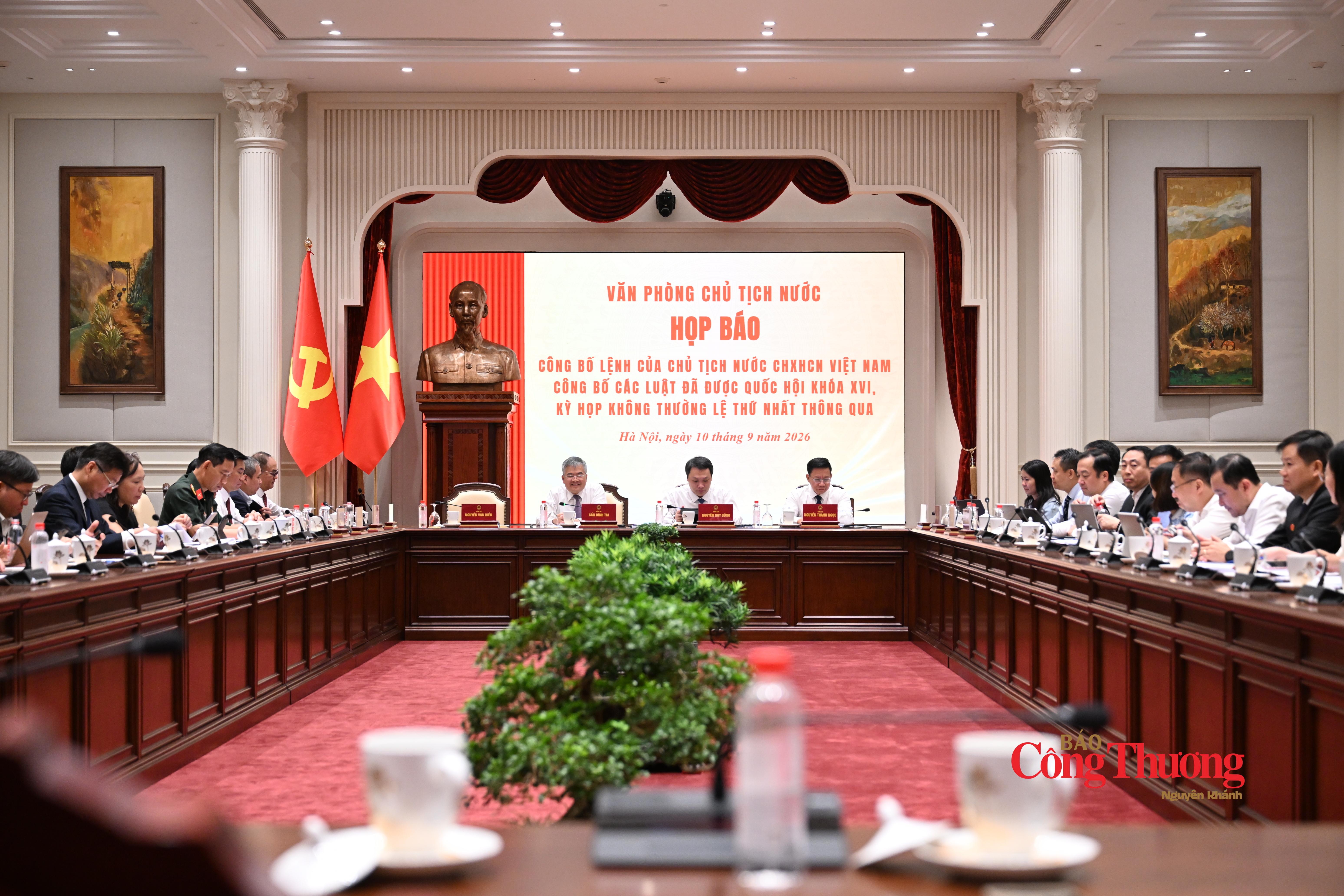 Quang cảnh tại họp báo.
