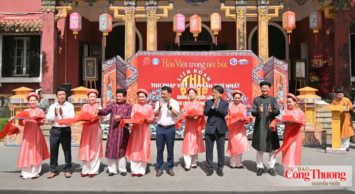 Nghi thức cắt băng khai mạc Liên hoan Thư pháp Việt Nam lần thứ I năm 2026