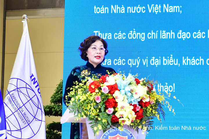 Phó Chủ tịch Quốc hội Nguyễn Thị Hồng phát biểu chào mừng hội thảo.