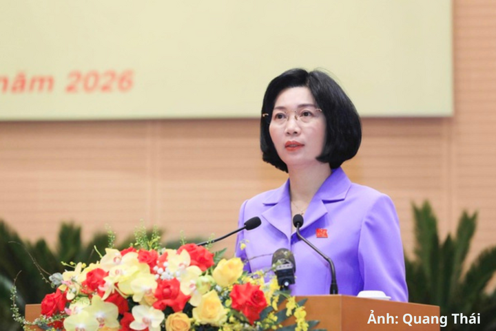 Chủ tịch HĐND thành phố Hà Nội Phùng Thị Hồng Hà phát biểu khai mạc kỳ họp.