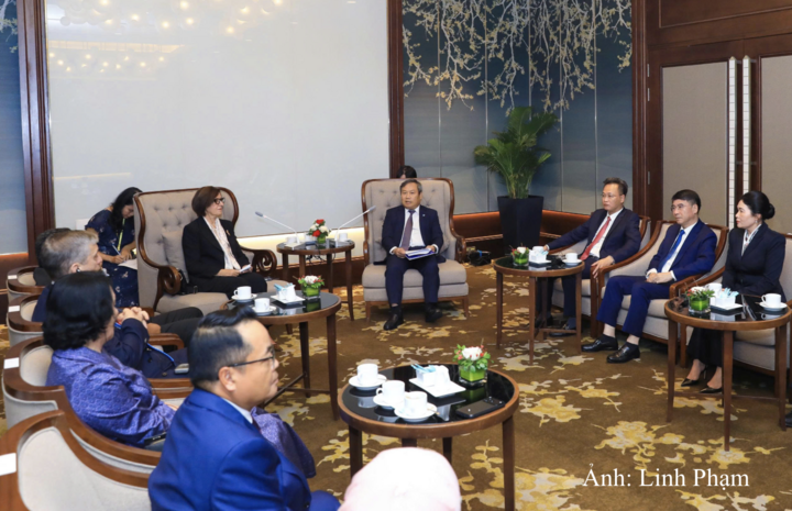 Chủ tịch UBND thành phố Hà Nội Vũ Đại Thắng nhấn mạnh vai trò của kỷ luật tài chính, tính minh bạch và trách nhiệm giải trình trong quản lý, điều hành.