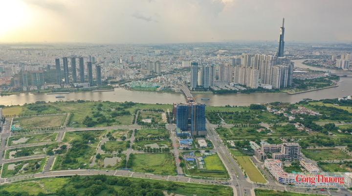 TP. Hồ Chí Minh đề xuất quy hoạch siêu đô thị với 5 cực động lực, lấy công nghiệp công nghệ cao, logistics và kinh tế biển làm nền tảng tăng trưởng.