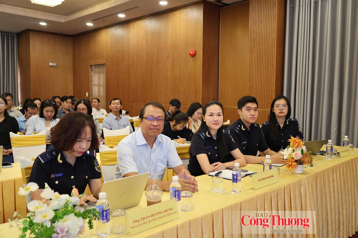 Các đại biểu tham dự hội nghị