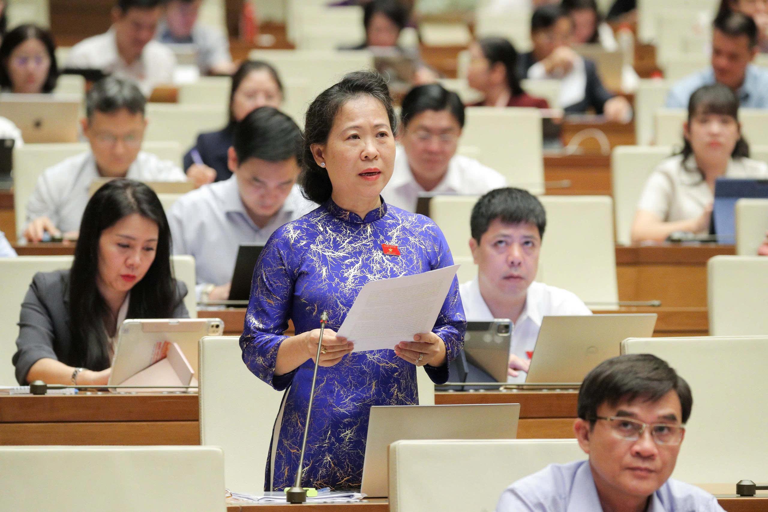 Đại biểu Tô Ái Vang (Đoàn đại biểu Quốc hội TP. Cần Thơ).